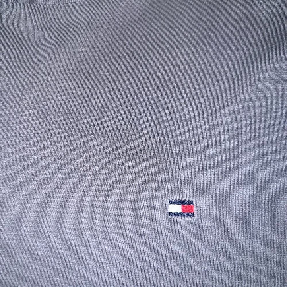Tommy Hilfiger Men's Black T-Shirt - Picture 2 of 5
